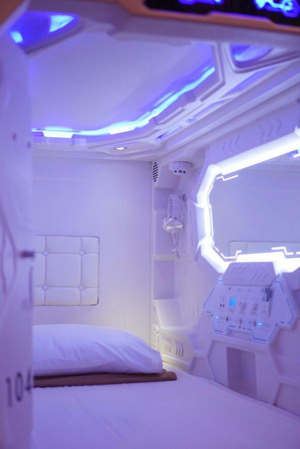 The Capsule Malioboro Hostel Yogyakarta Luaran gambar